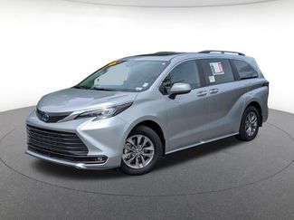 Used 2025 Toyota Sienna XLE FWD video 1
