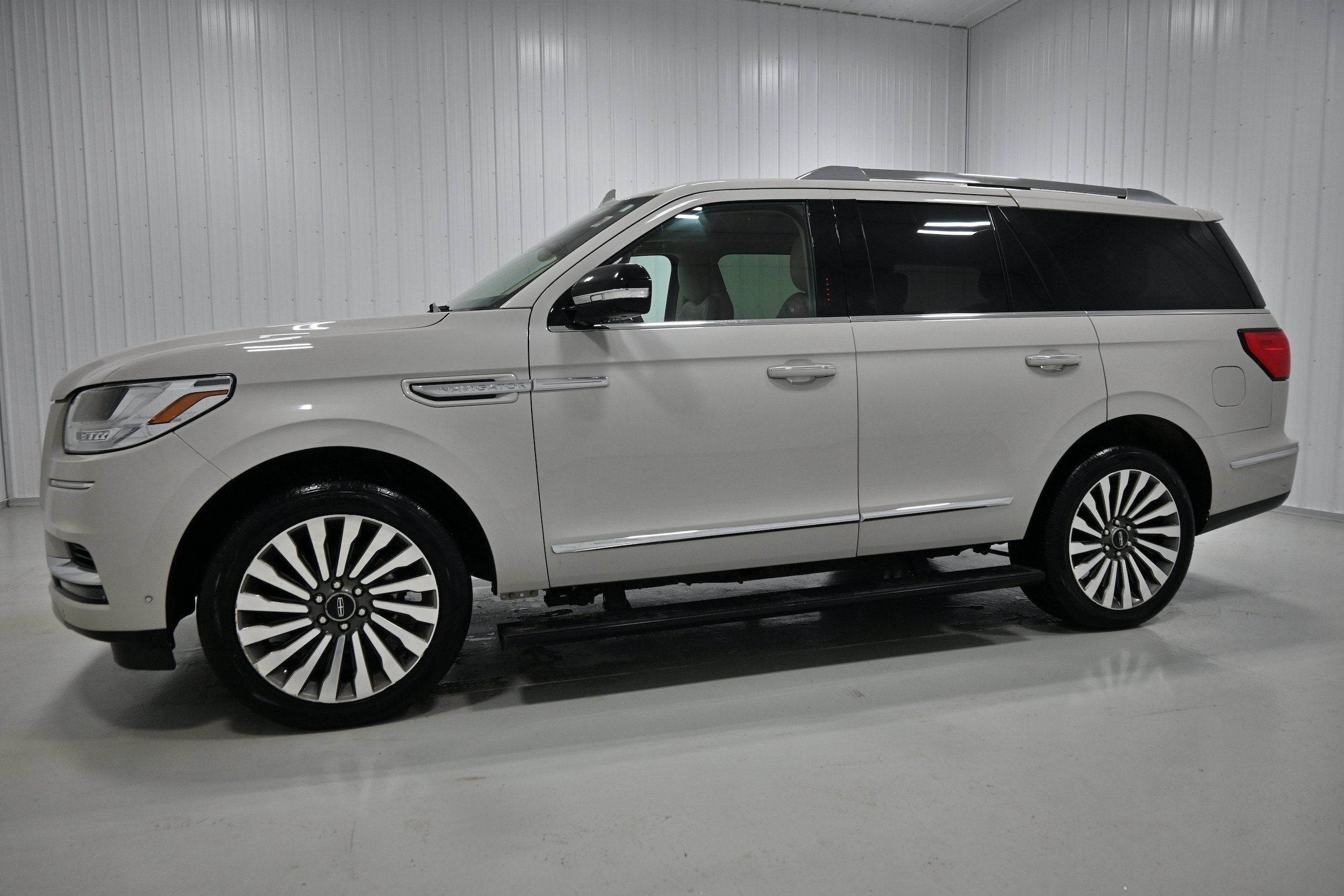 Used 2020 Lincoln Navigator Reserve w/ Luxury Package AWD/4WD image 23