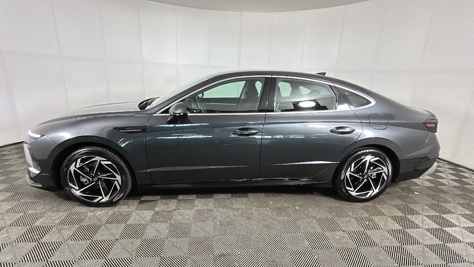 Used 2026 Hyundai Sonata SEL FWD image 6
