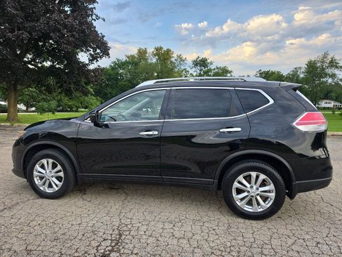 Used 2016 Nissan Rogue SV w/ SV Premium Package AWD/4WD image 3