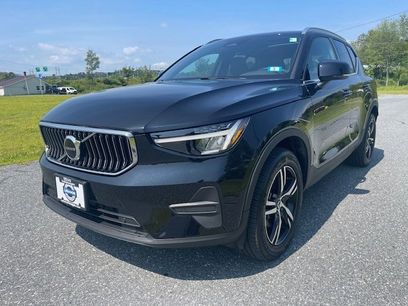 Used 2025 Volvo XC40 B5 Core