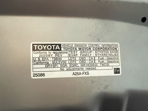 Used 2025 Toyota RAV4 LE AWD/4WD image 17