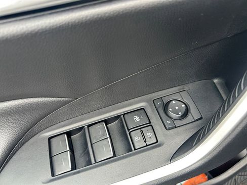 Used 2022 Toyota RAV4 XLE image 23