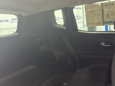 Used 2023 Jeep Renegade Latitude AWD/4WD image 43
