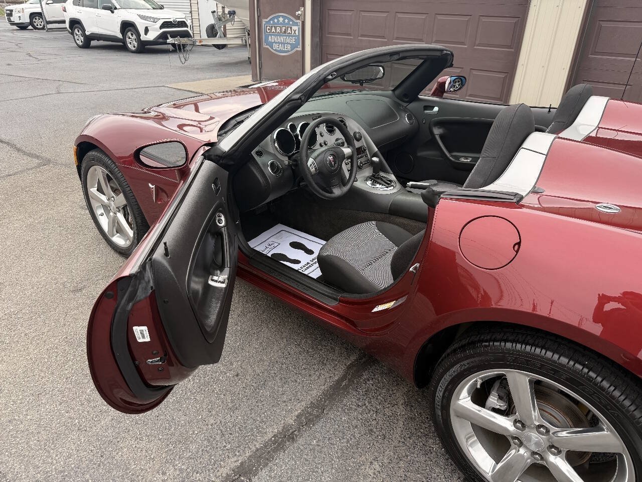 Used 2009 Pontiac Solstice Convertible w/ Preferred Package RWD image 26