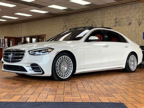 Used 2023 Mercedes-Benz S 580e 4MATIC Sedan w/ AMG Line image 4