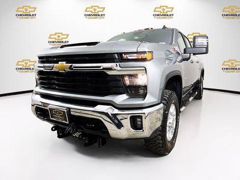 Used 2025 Chevrolet Silverado 3500 LT w/ All Star Edition AWD/4WD image 3