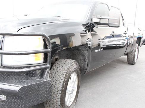 Used 2014 Chevrolet Silverado 3500 LT w/ Interior Plus Package AWD/4WD image 9