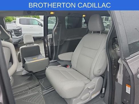 Used 2020 Toyota Sienna XLE w/ XLE Navigation Package FWD image 35