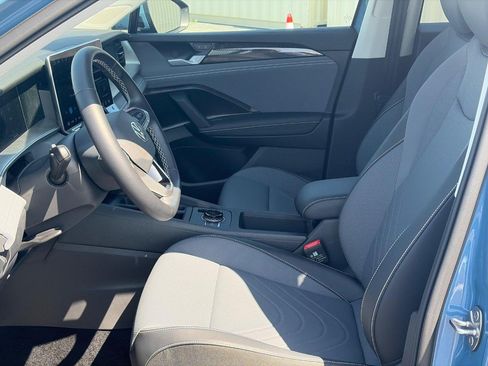 Certified 2026 Volkswagen Tiguan SE FWD image 18