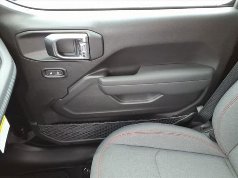 New 2025 Jeep Wrangler Unlimited Rubicon image 29