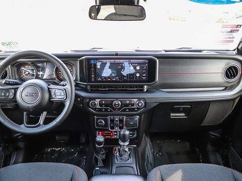 Used 2025 Jeep Wrangler Unlimited Rubicon AWD/4WD image 12
