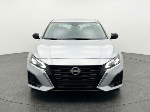 Used 2025 Nissan Altima 2.5 SV image 2