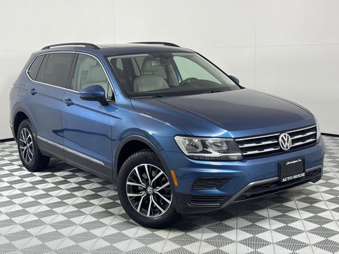 Used 2020 Volkswagen Tiguan SE w/ Panoramic Sunroof Package image 2