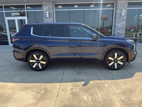 Used 2025 Mitsubishi Outlander SE AWD/4WD image 1