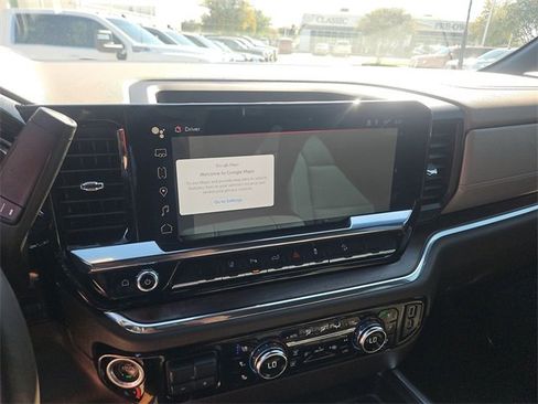 Used 2024 GMC Sierra 2500 SLT image 11