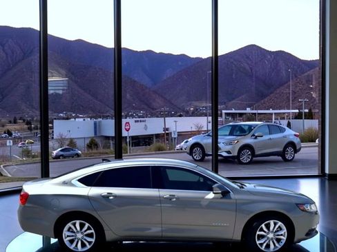 Used 2019 Chevrolet Impala LT FWD image 3