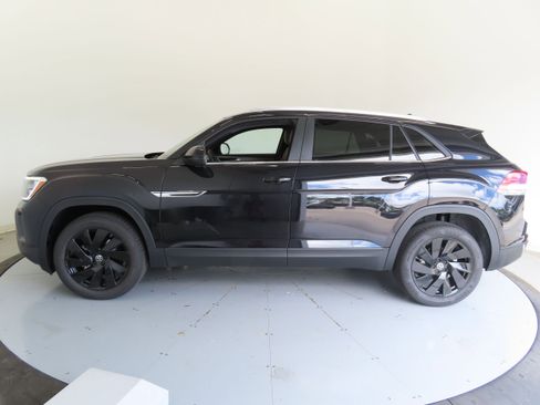 New 2025 Volkswagen Atlas Cross Sport SE image 8