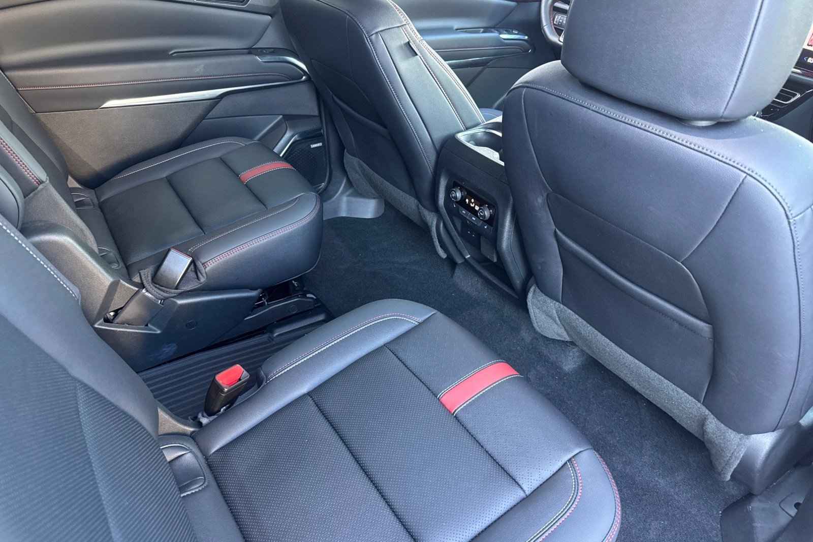 Used 2024 Chevrolet Traverse RS w/ LPO, Floor Liner Package AWD/4WD image 34