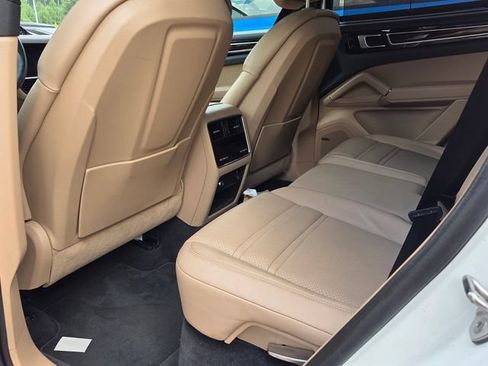 Used 2021 Porsche Cayenne AWD/4WD image 5