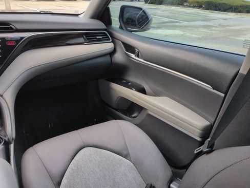 Used 2019 Toyota Camry LE FWD image 9