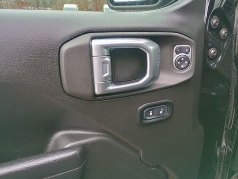 Used 2022 Jeep Wrangler Sport AWD/4WD image 18