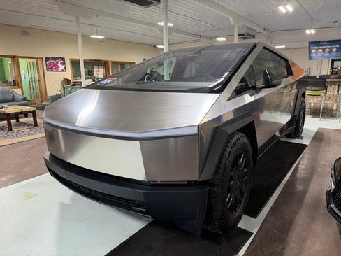 Used 2024 Tesla Cybertruck AWD Crew Cab image 3