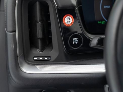 Certified 2025 Porsche Cayenne GTS AWD/4WD image 29
