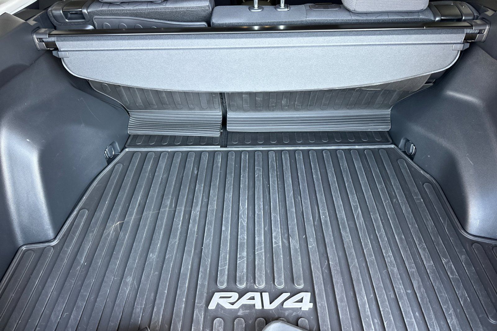 Used 2025 Toyota RAV4 XLE AWD/4WD image 16