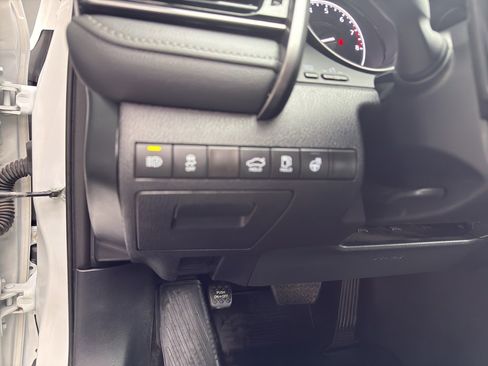 Used 2017 Ford Escape SE w/ Equipment Group 201A image 16