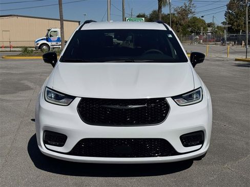 New 2026 Chrysler Pacifica Select w/ S Appearance Package image 9