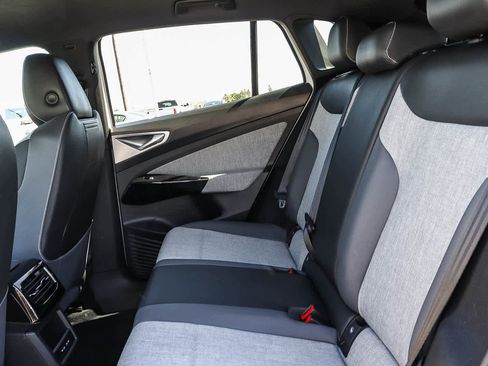 Used 2023 Volkswagen ID.4 Pro image 17