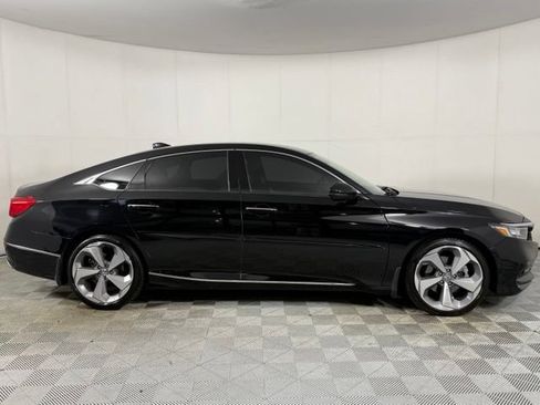 Used 2018 Honda Accord Touring image 11