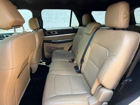 Used 2016 Ford Explorer XLT w/ Equipment Group 202A FWD image 21