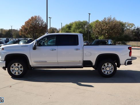 Used 2024 Chevrolet Silverado 3500 High Country w/ High Country Premium Package image 9