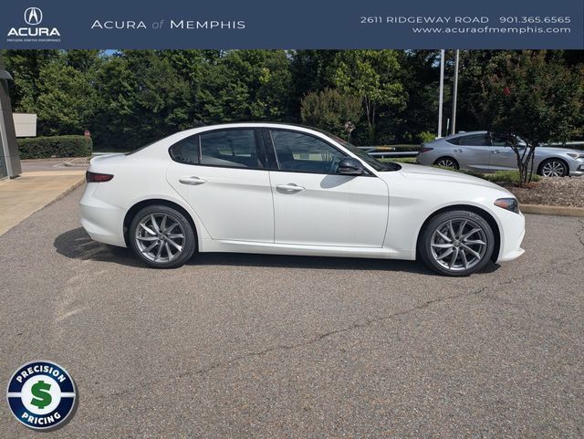 Used 2025 Alfa Romeo Giulia AWD image 8