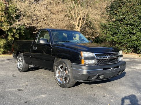 Used 2006 Chevrolet Silverado 1500 LS w/ Light Duty Power Package image 2