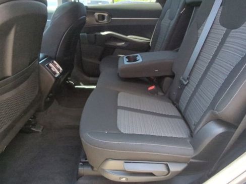 Used 2023 Kia Sorento LX AWD/4WD image 22