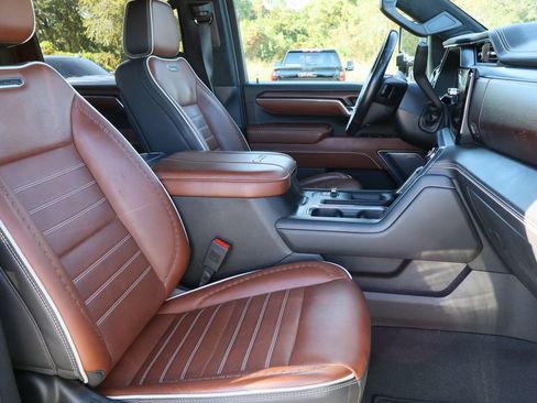 Used 2024 GMC Sierra 2500 Denali Ultimate image 32