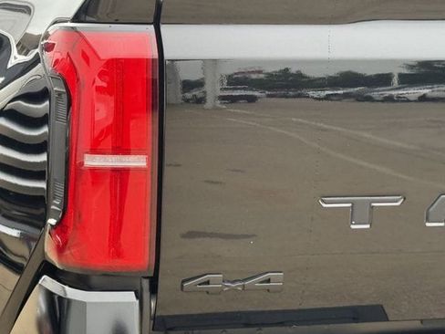 Used 2025 Toyota Tacoma SR5 AWD/4WD image 6