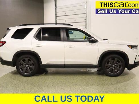 Used 2025 Honda Pilot Sport image 8
