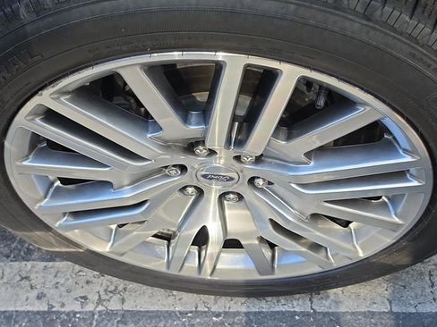 Used 2024 Ford Expedition Max Platinum image 9