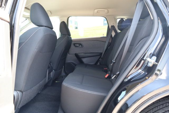 Used 2023 Nissan Rogue S AWD/4WD image 28