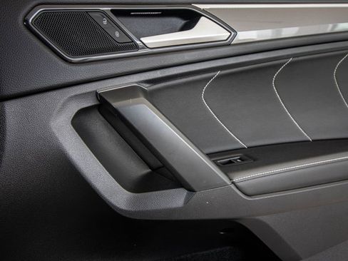 Certified 2023 Volkswagen Tiguan SE R-Line FWD image 18