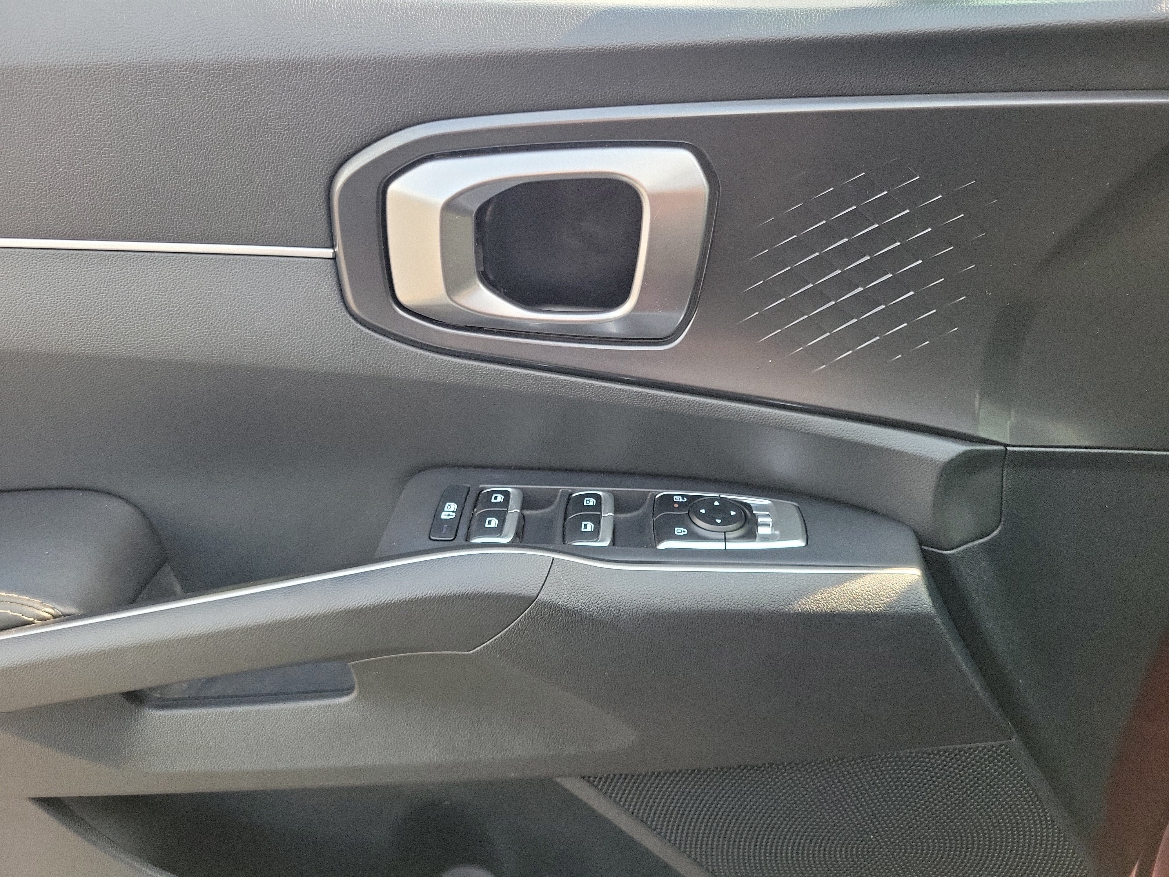 Used 2025 Kia Sorento LX FWD image 17