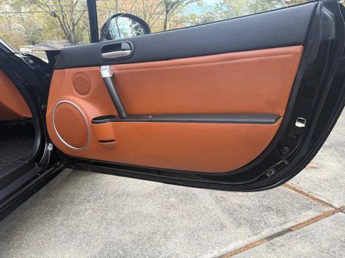 Used 2006 MAZDA MX-5 Miata Grand Touring w/ Premium Pkg image 28