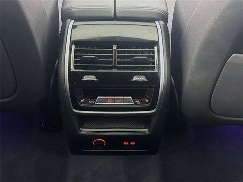Used 2021 BMW X7 xDrive40i w/ Premium Package image 19