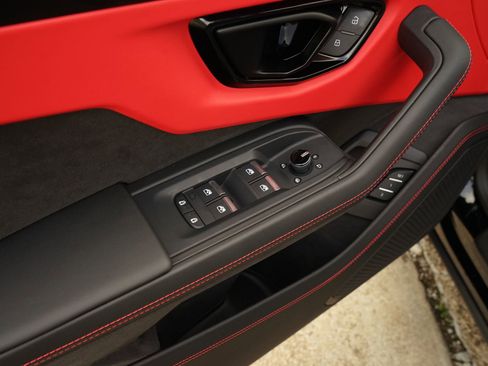 Used 2026 Lamborghini Urus SE image 28