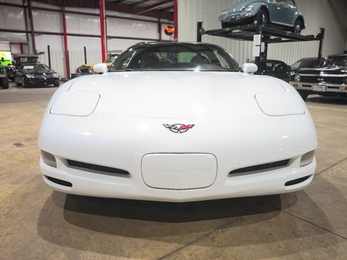 Used 1998 Chevrolet Corvette Coupe RWD image 13
