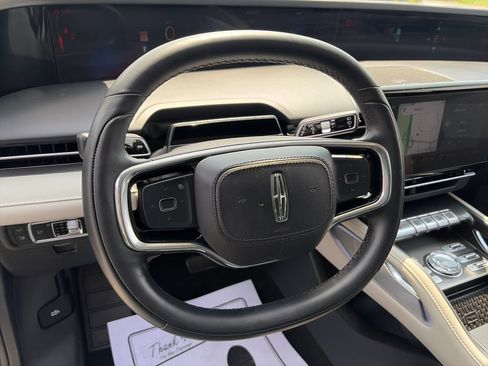 Used 2025 Lincoln Nautilus Premier AWD/4WD image 19